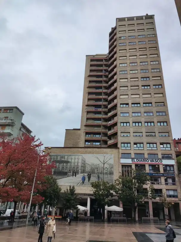 Vista exterior de Edifici en venda en Eibar