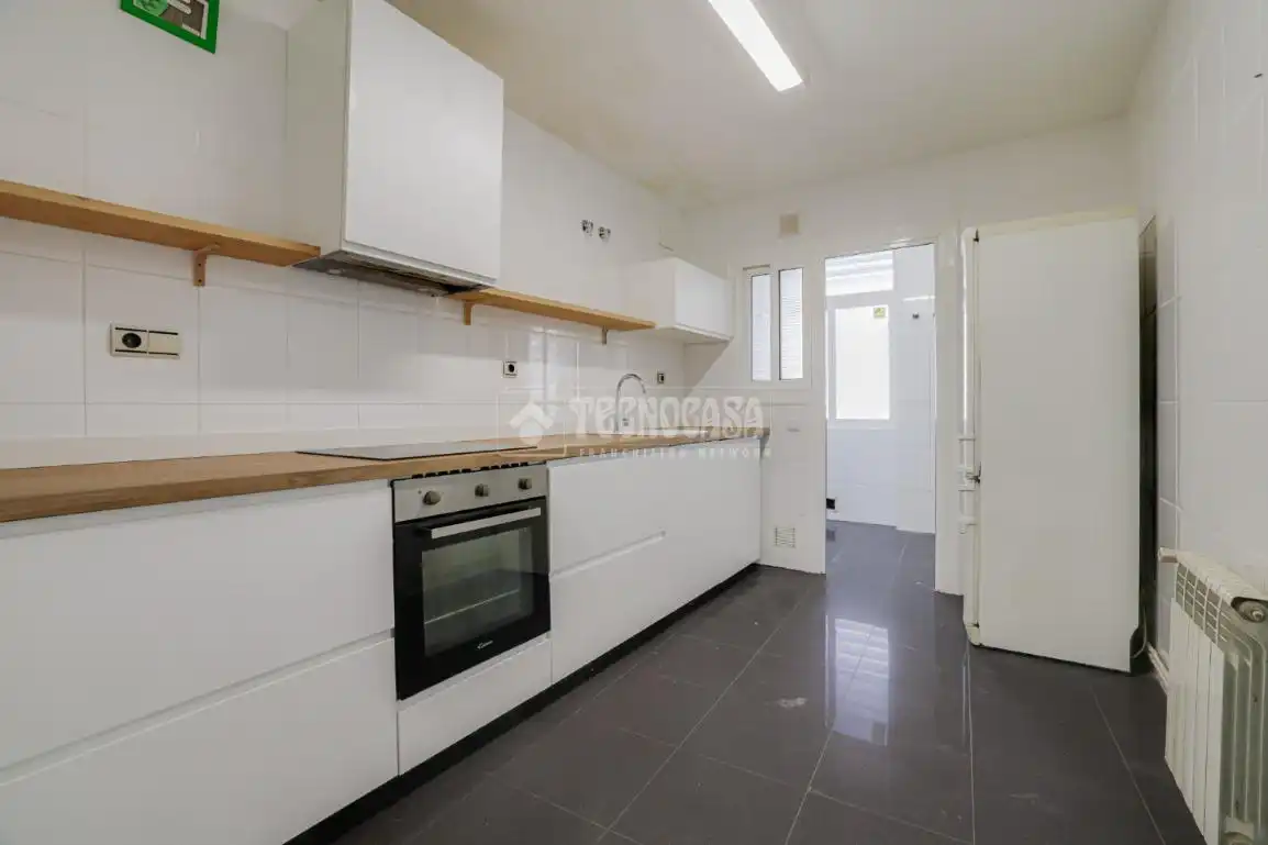 Cocina de Piso en venta en Sant Boi de Llobregat con Calefacción, Parquet y Balcón