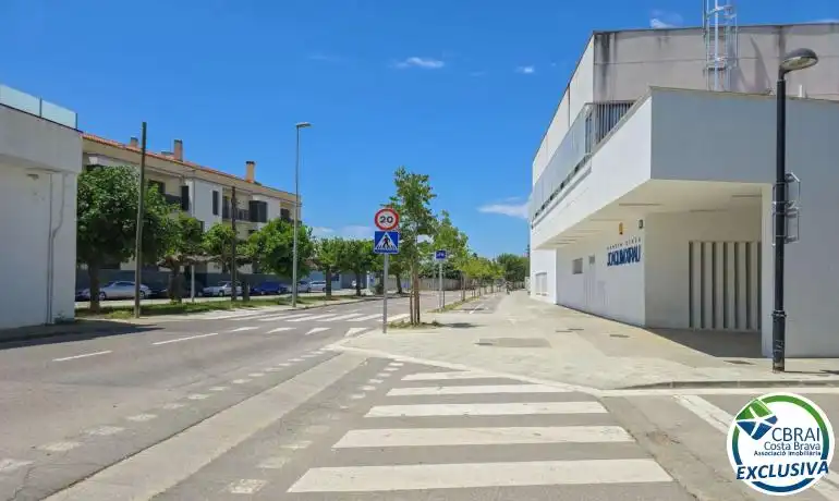 Vista exterior de Àtic en venda en Figueres amb Terrassa i Balcó