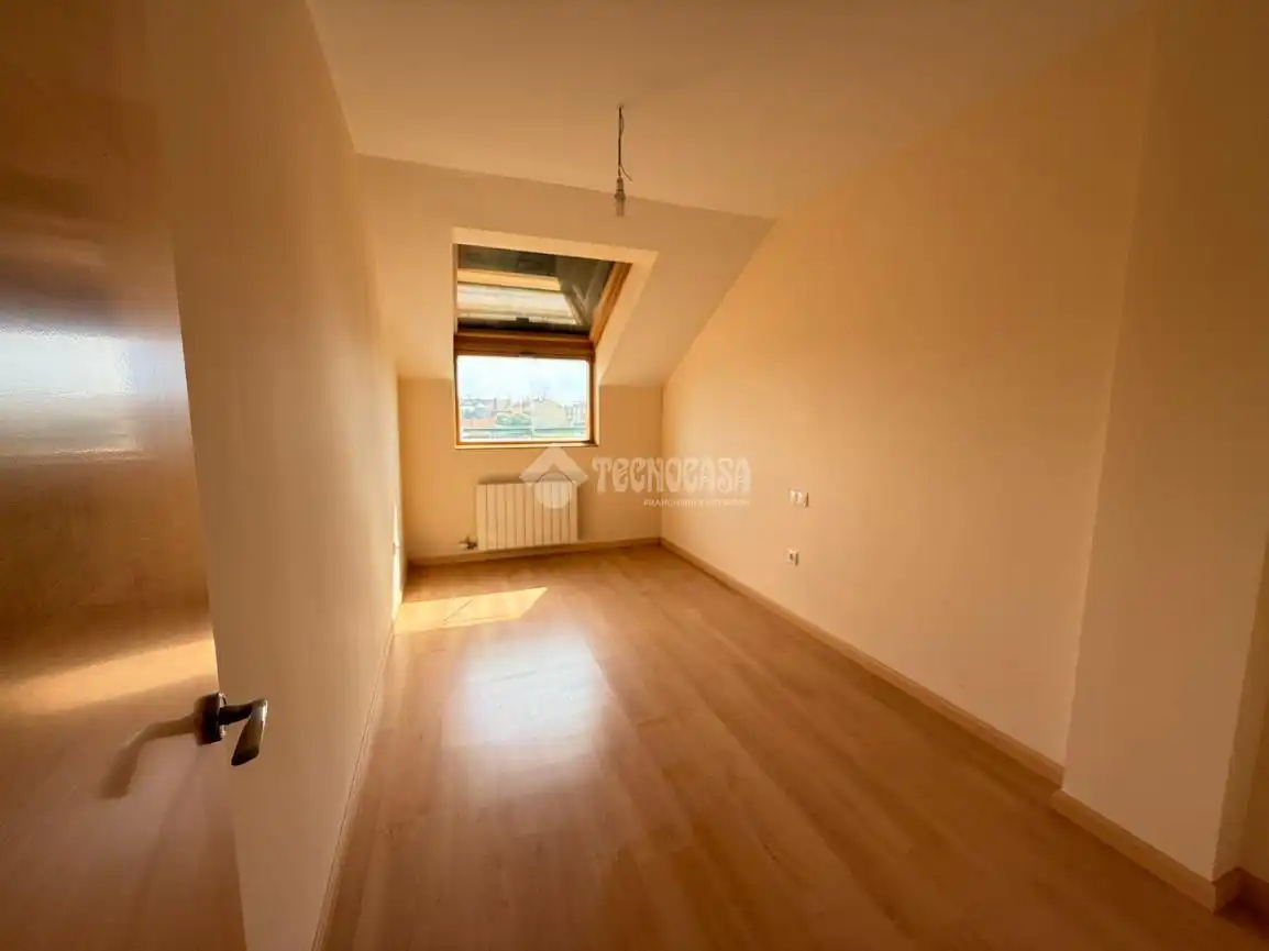 Habitación de Ático en venta en Villanubla con Calefacción, Parquet y Terraza