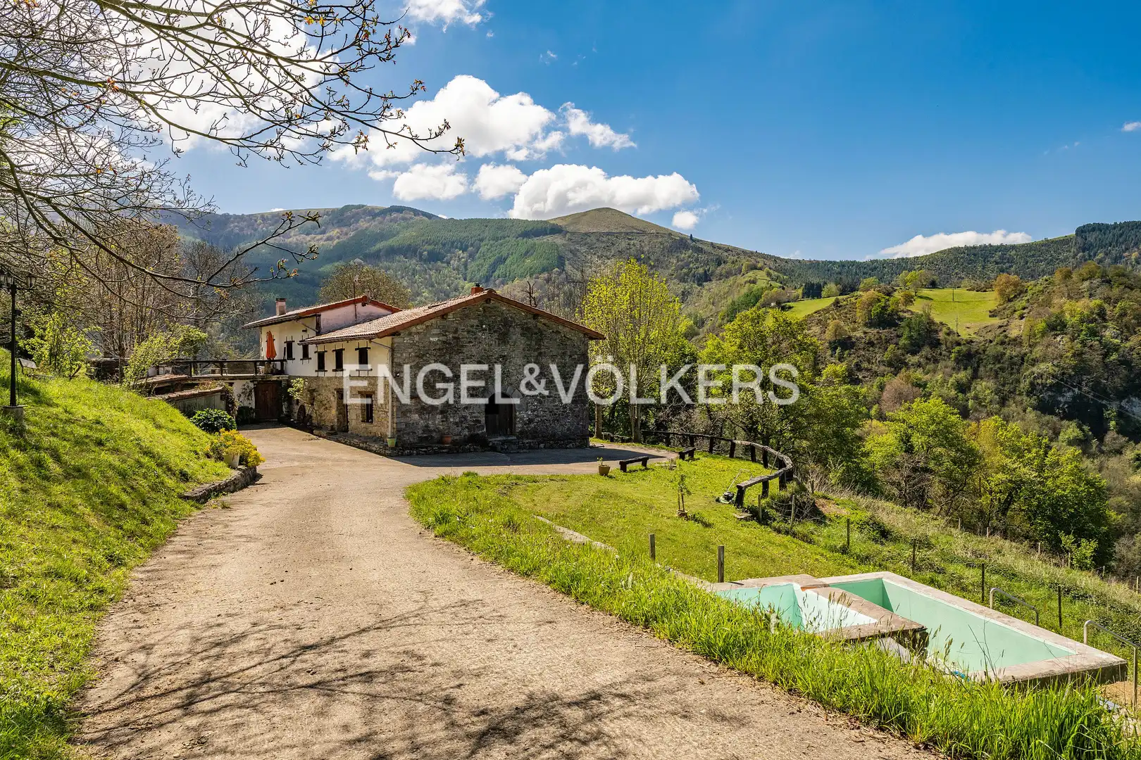 Vista exterior de Casa o chalet en venta en Errezil con Calefacción, Jardín privado y Terraza