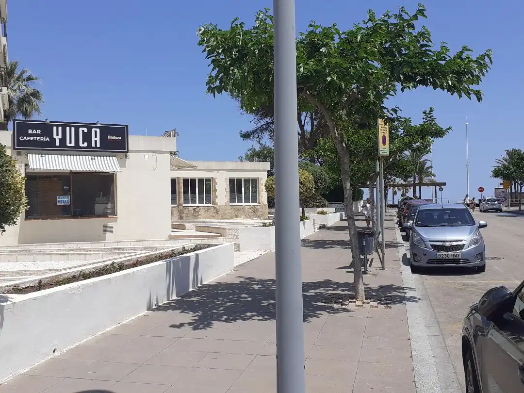 Vista exterior de Local de alquiler en Playa de Gandia