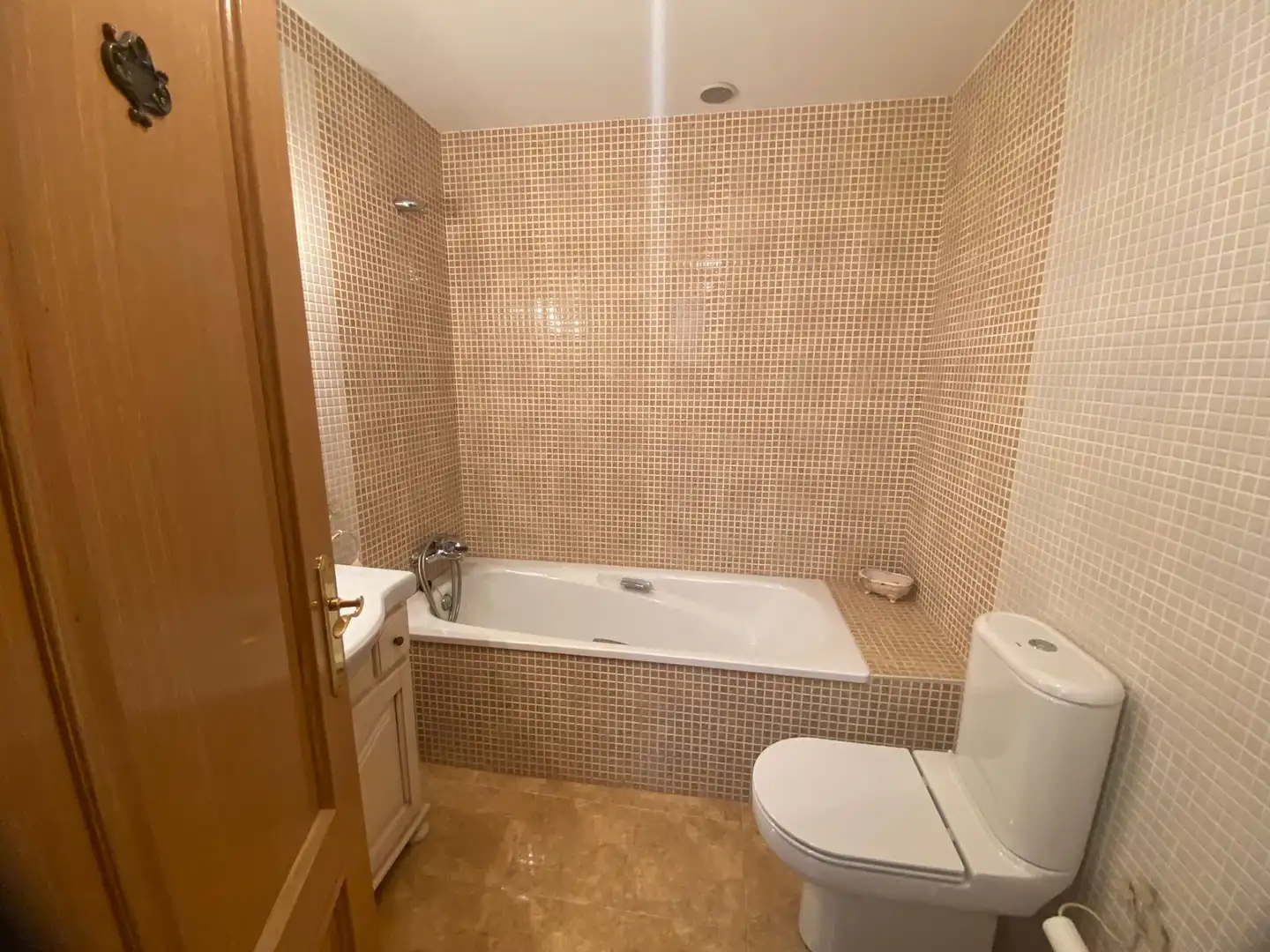 Badezimmer von Haus oder Chalet zum Verkauf in Burgos mit Heizung, Privatgarten und Parkett