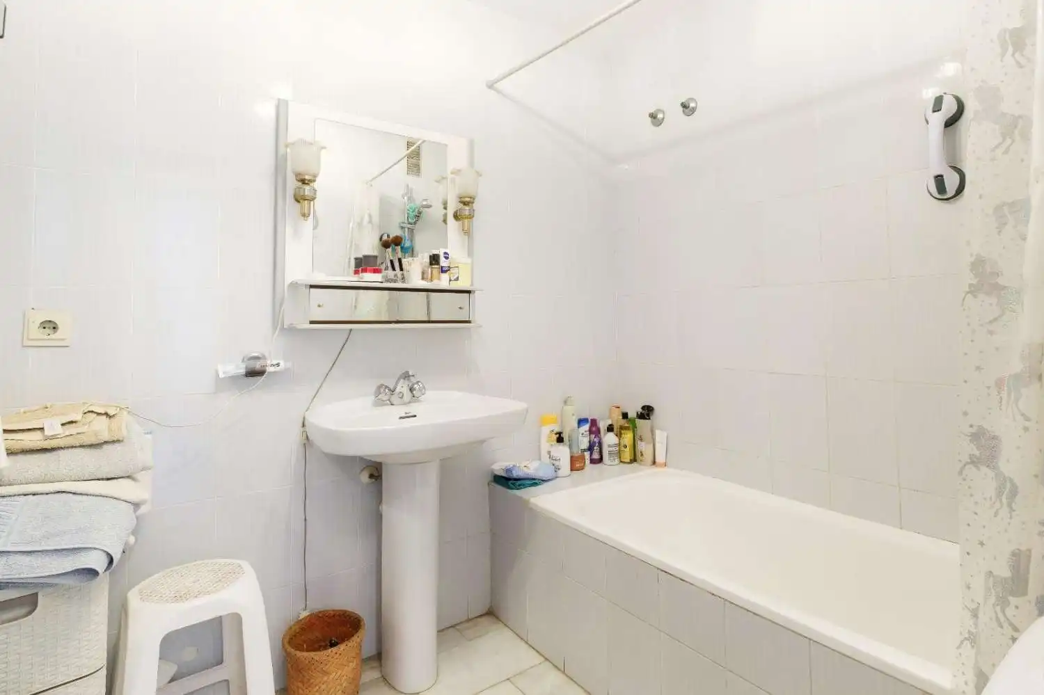 Baño de Apartamento en venta en Nerja con Piscina y Amueblado