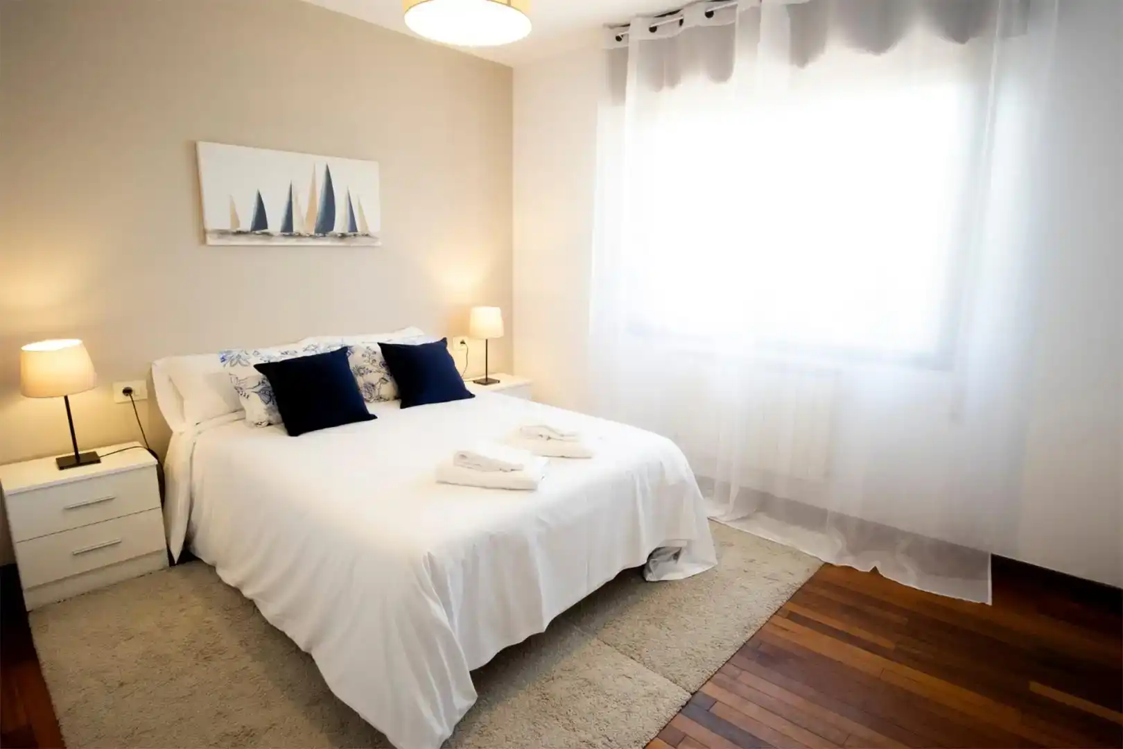 Dormitori de Casa o xalet en venda en Vigo  amb Jardí privat, Parquet i Moblat