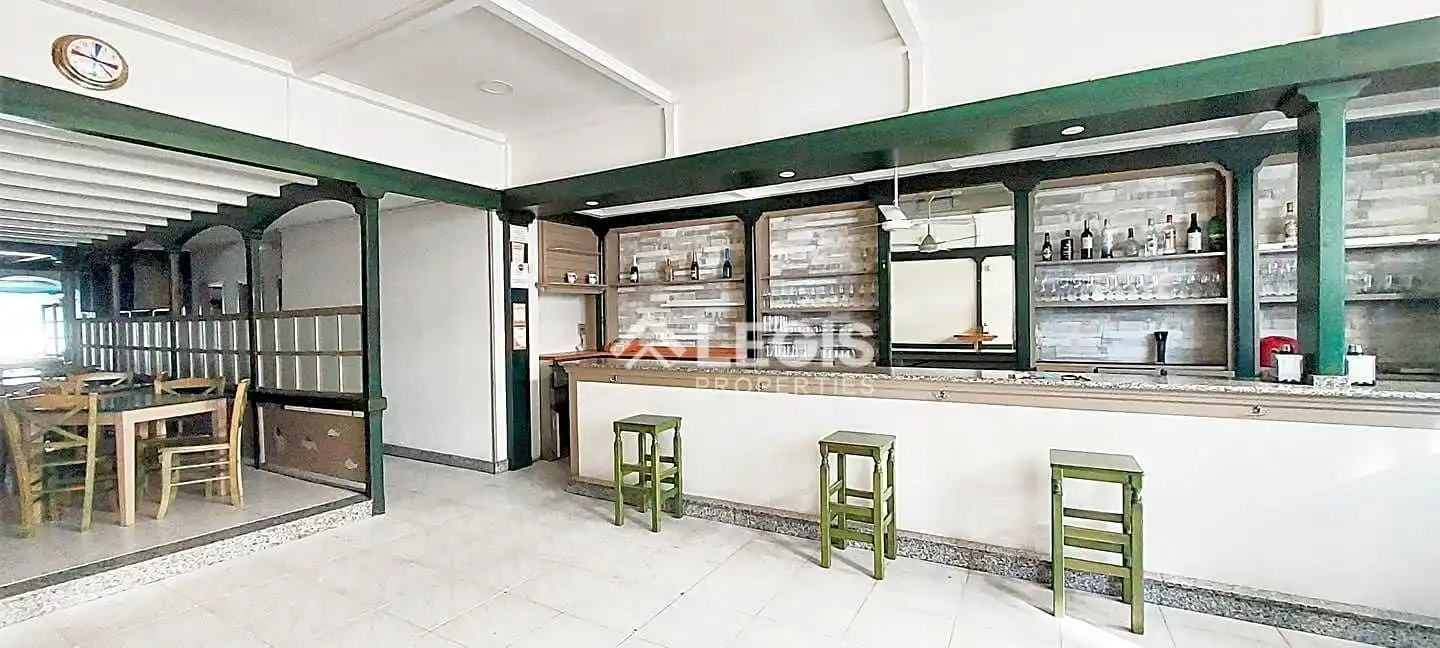 Cuina de Local en venda en Foz amb Aire condicionat i Moblat