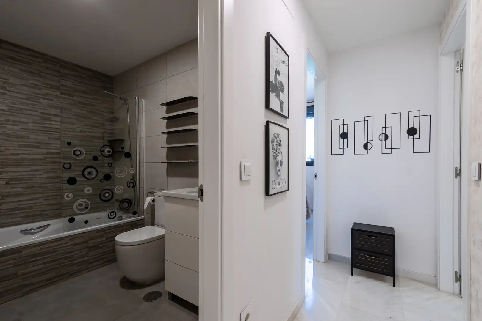 Baño de Apartamento de alquiler en Marbella con Aire acondicionado, Terraza y Trastero
