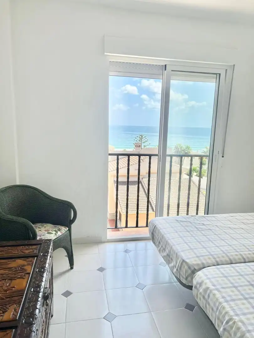 Dormitori de Apartament de lloguer en La Manga del Mar Menor amb Calefacció, Terrassa i Moblat