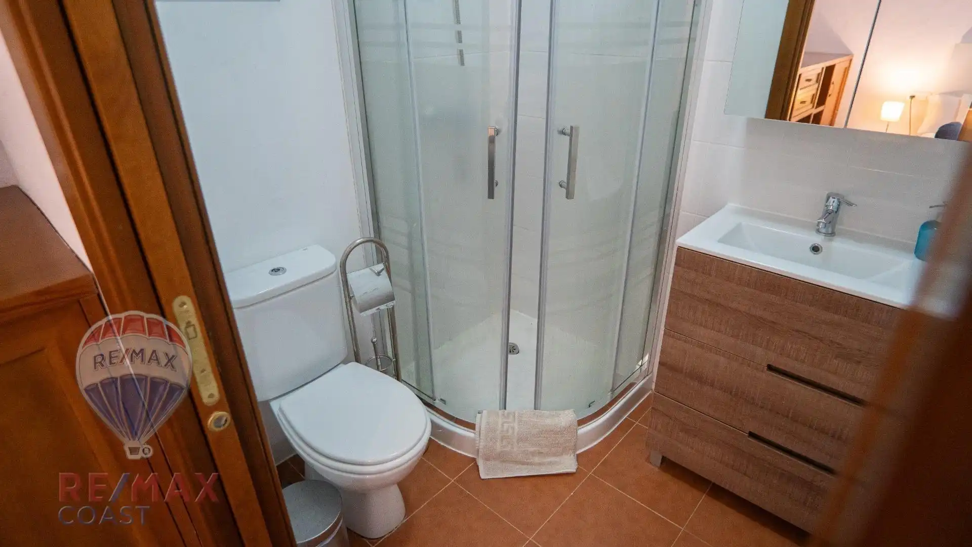 Bany de Casa o xalet en venda en Alhaurín de la Torre amb Aire condicionat, Jardí privat i Terrassa