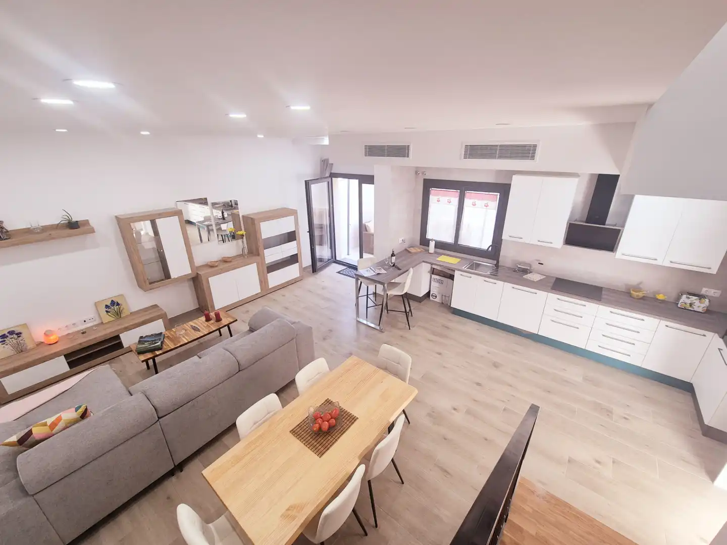Casa pareada con terraza en venta en Carrer del Mig 4, imagen 3