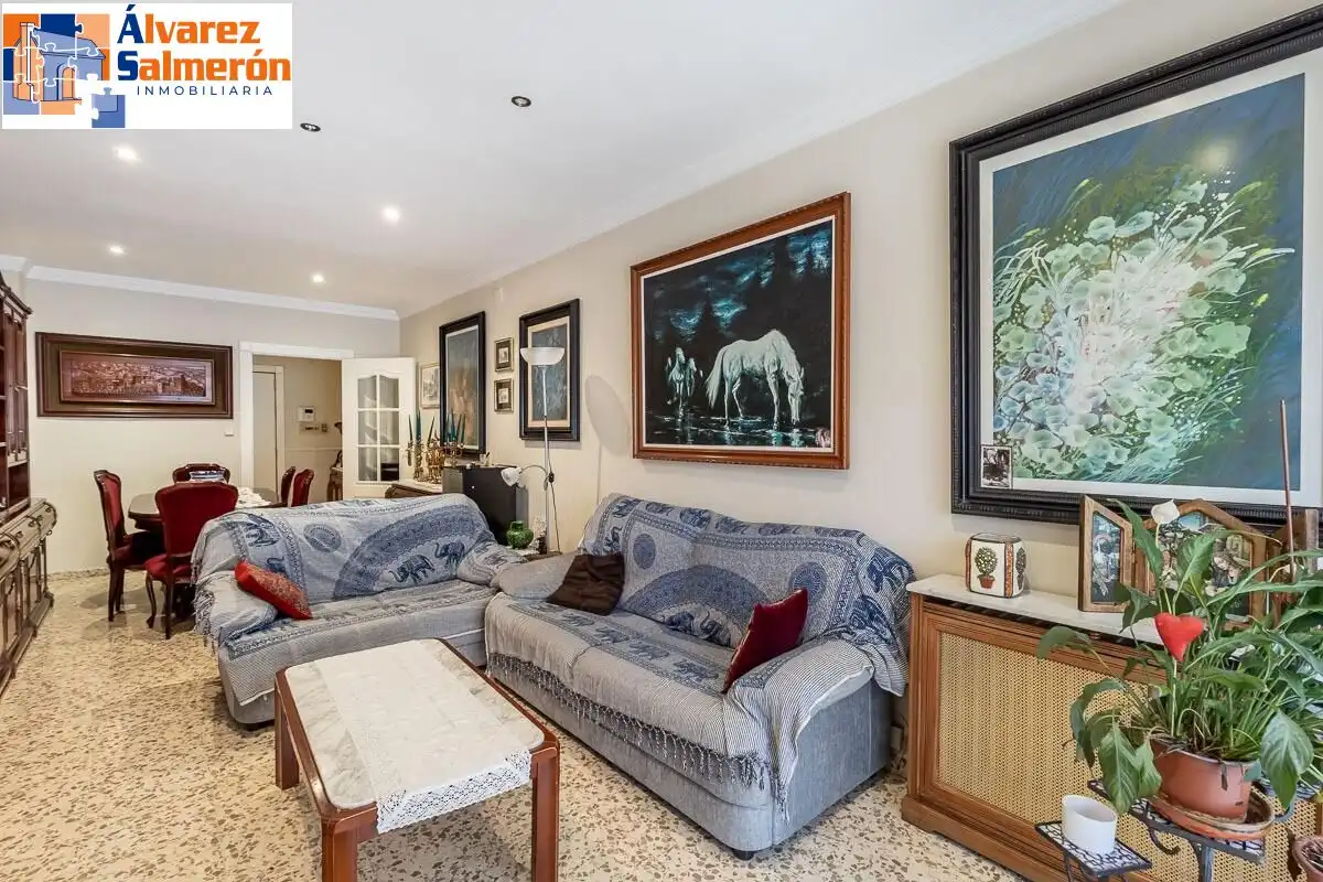 Piso con ascensor en venta en Genil, imagen 5