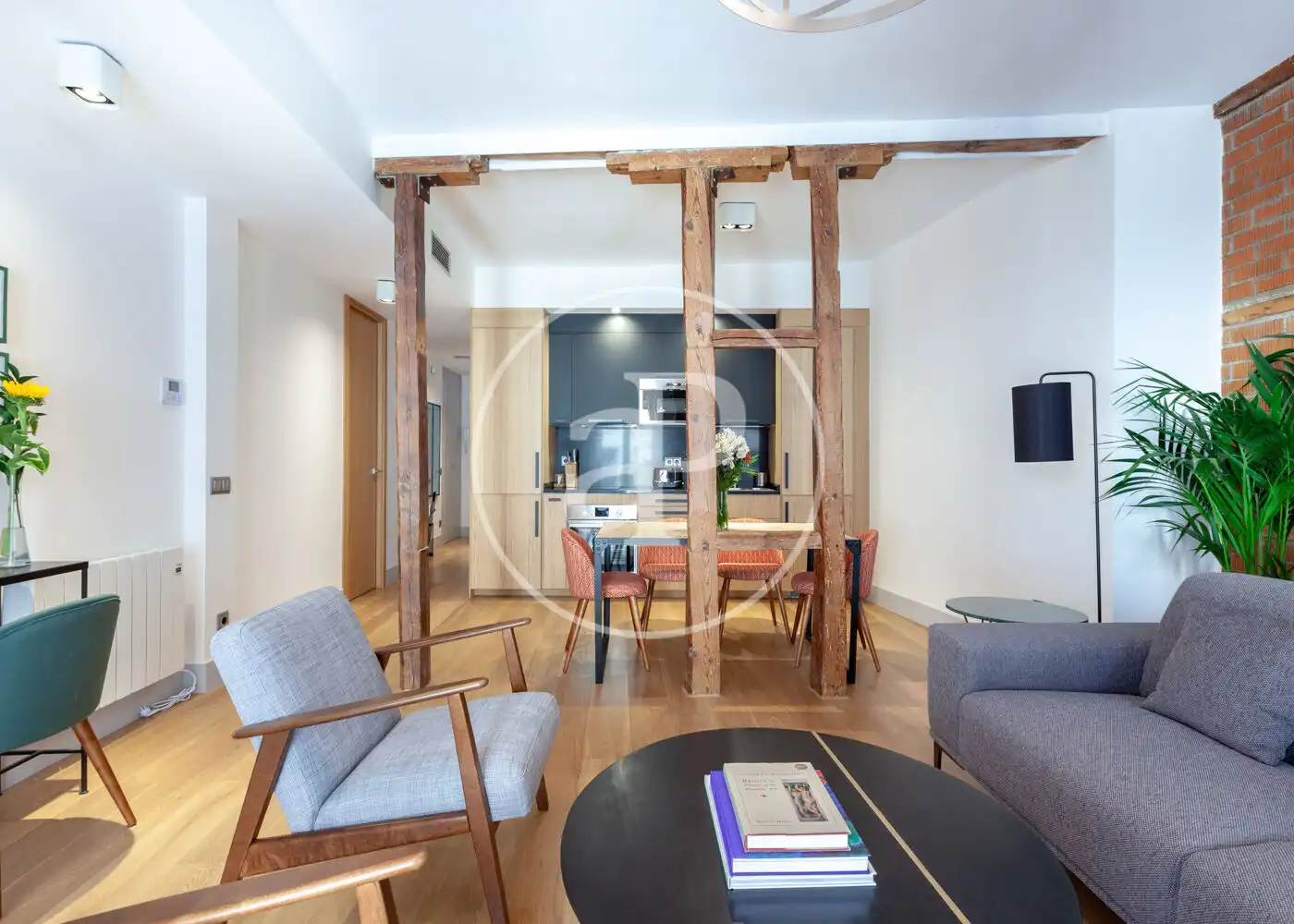 Flat for rent in Calle de Sta. María, Cortes - Huertas