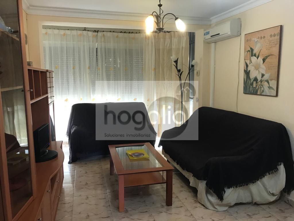 Sala d'estar de Pis de lloguer en  Sevilla Capital amb Aire condicionat, Terrassa i Moblat