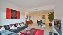 Sala d'estar de Apartament en venda en Marbella amb Calefacció, Jardí privat i Parquet