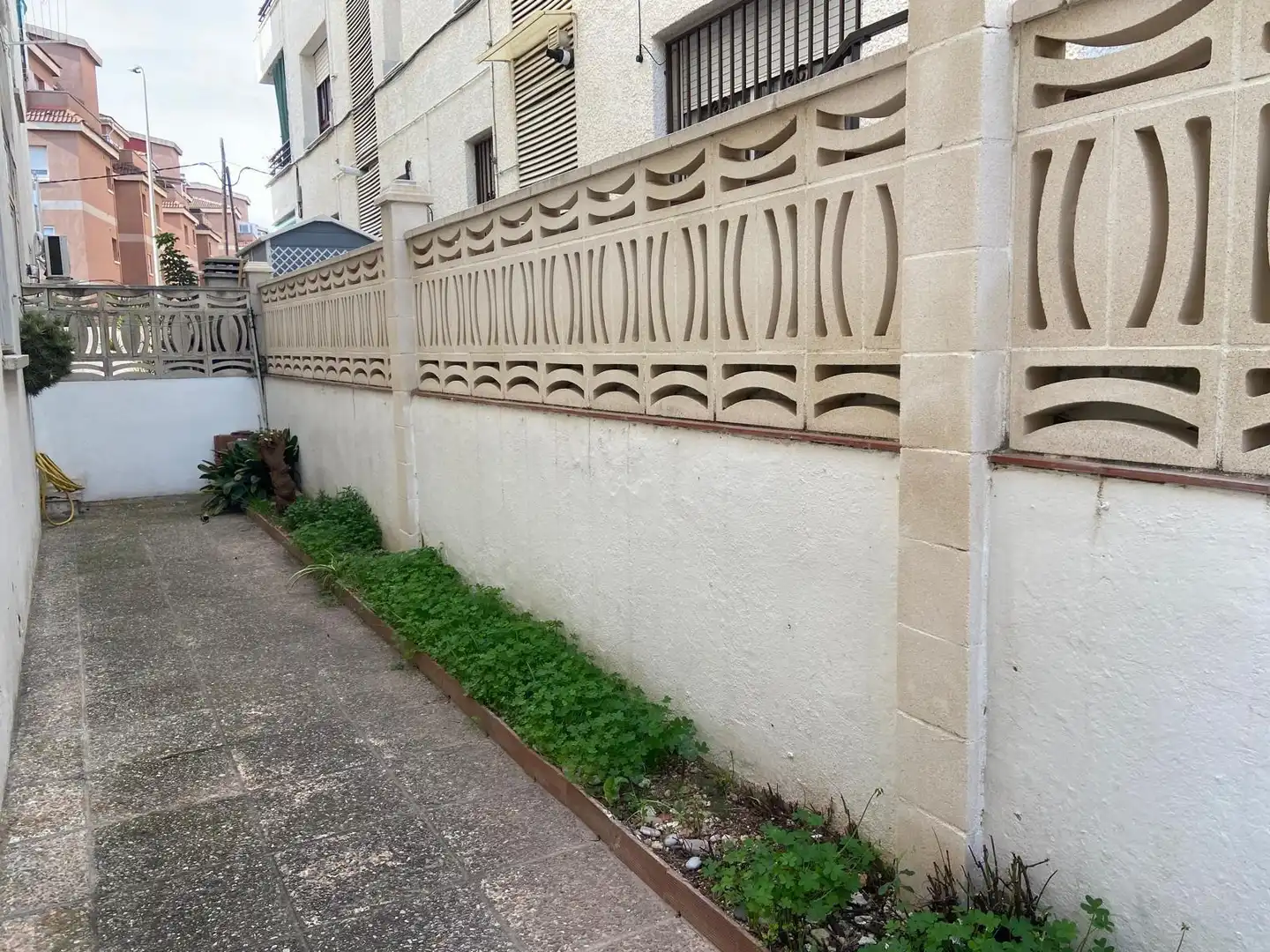 Vista exterior de Planta baixa en venda en Cunit amb Jardí privat, Terrassa i Traster