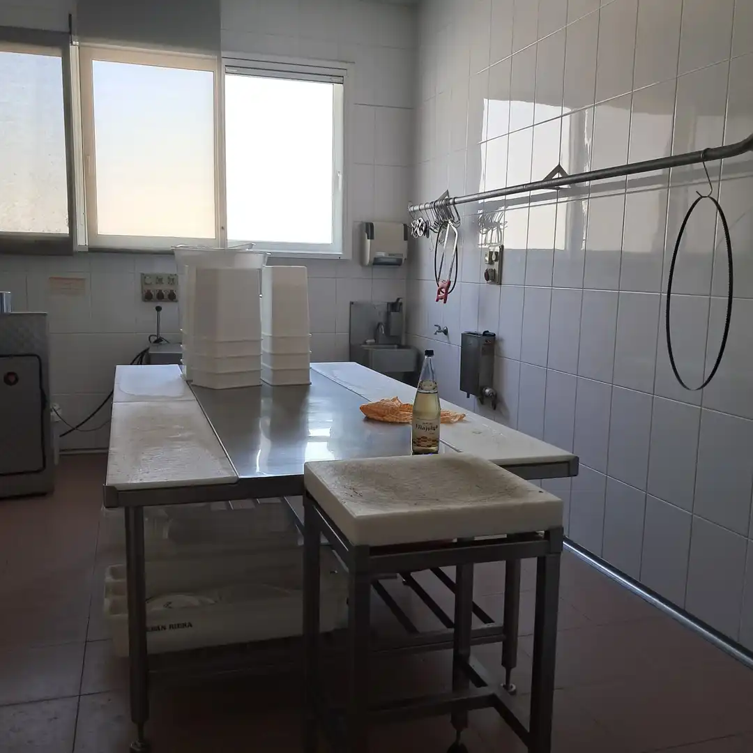 Cuina de Local en venda en Sant Joan Les Fonts amb Aire condicionat, Calefacció i Alarma