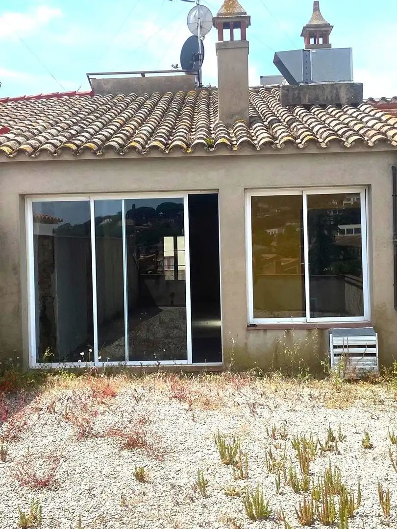 Vista exterior de Finca rústica en venda en Sant Vicenç de Montalt amb Terrassa i Traster