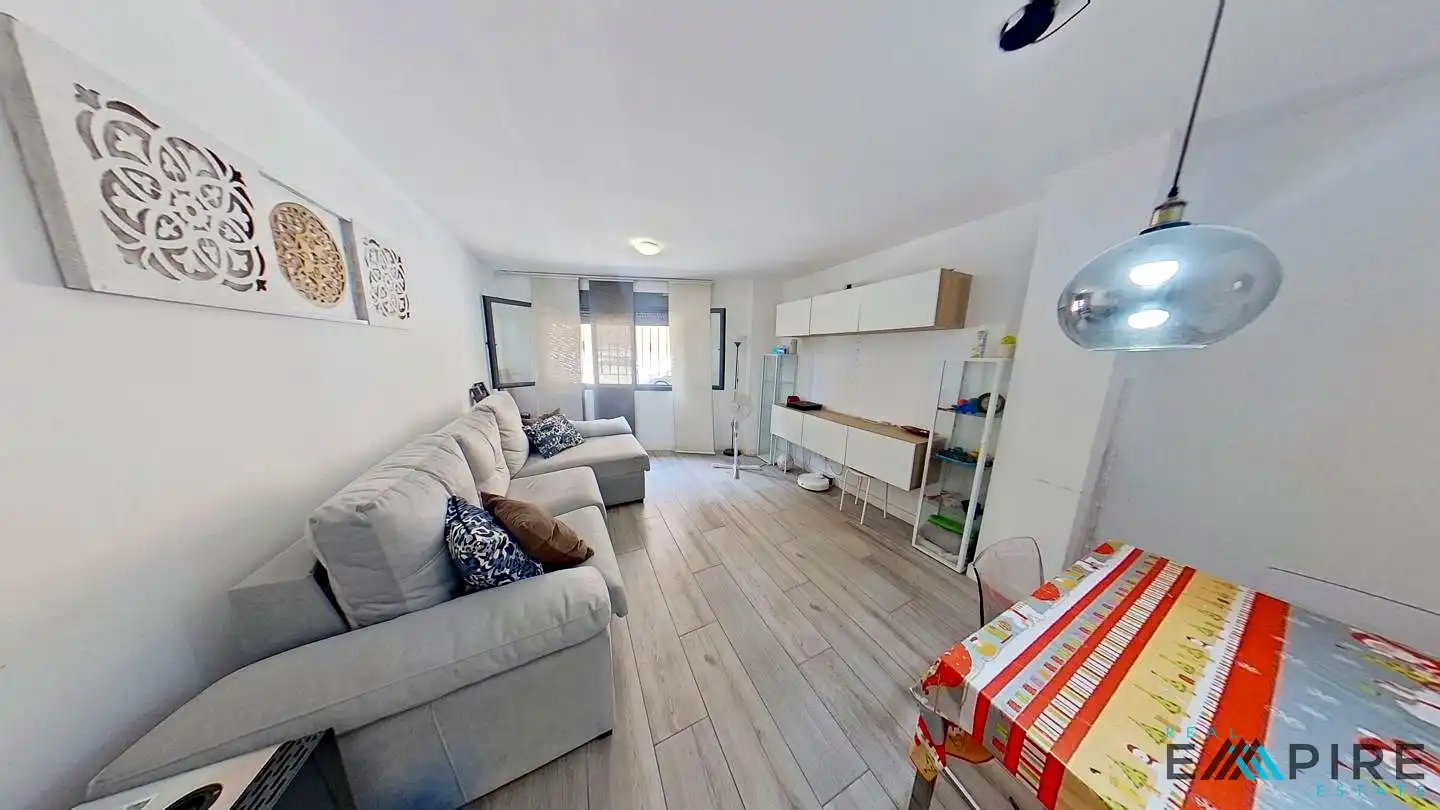 Sala d'estar de Planta baixa en venda en Yuncler amb Parquet