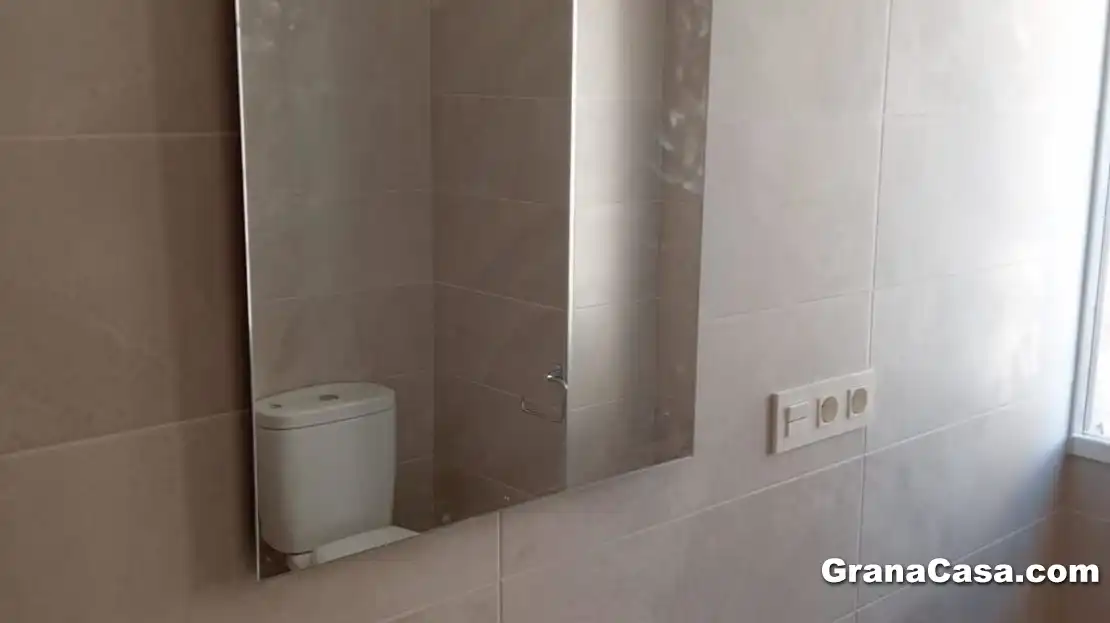 Badezimmer von Wohnung zur untervermieten in Granada mit Klimaanlage, Heizung und Möbliert