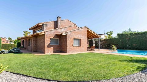 Casa en venta en Matadepera con 7 habitaciones, jardín y piscina, Barcelona