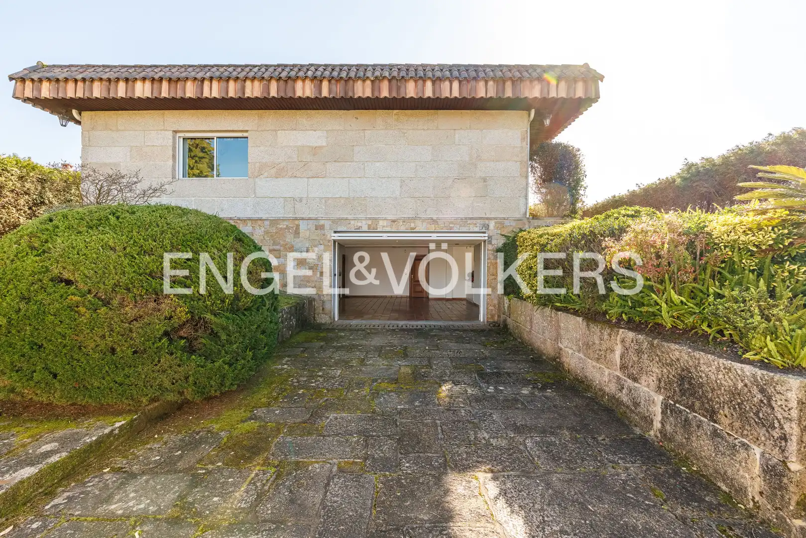 Vista exterior de Casa o xalet en venda en Vigo  amb Calefacció, Terrassa i Piscina