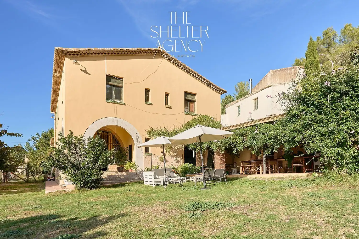 Vista exterior de Finca rústica en venta en Sant Pere de Ribes con Aire acondicionado, Jardín privado y Piscina comunitaria