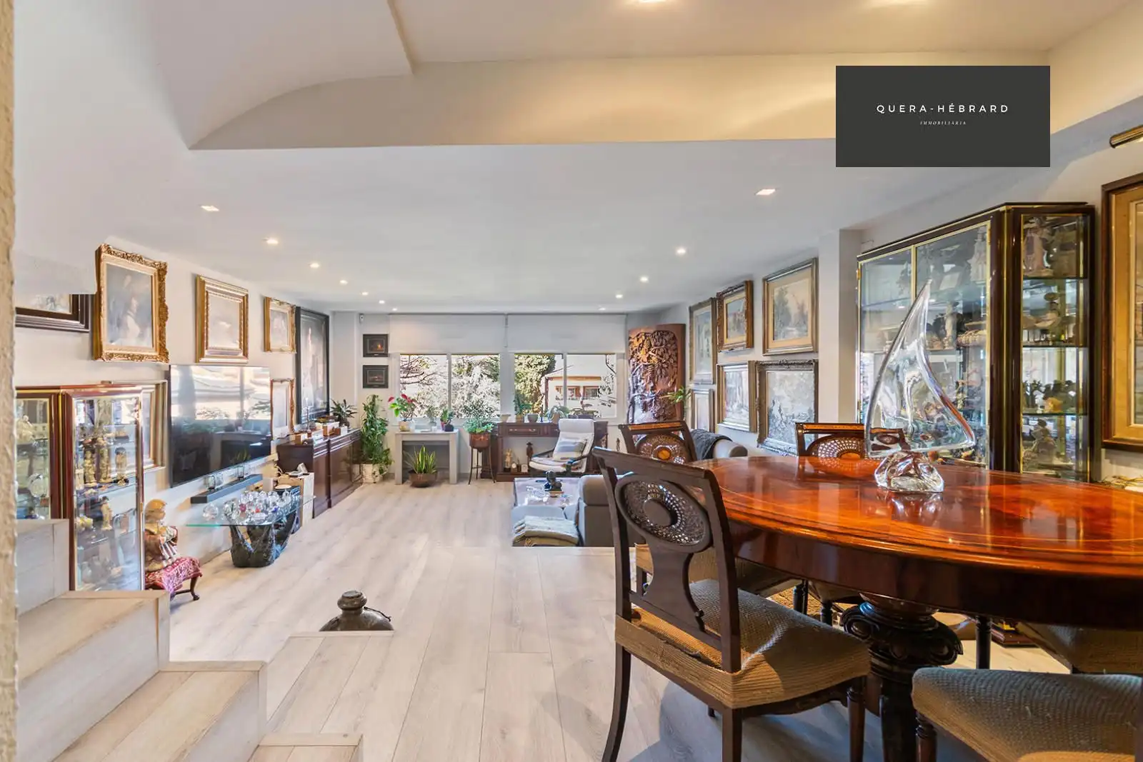 Sala de estar de Casa adosada en venta en Sant Cugat del Vallès con Calefacción, Parquet y Terraza