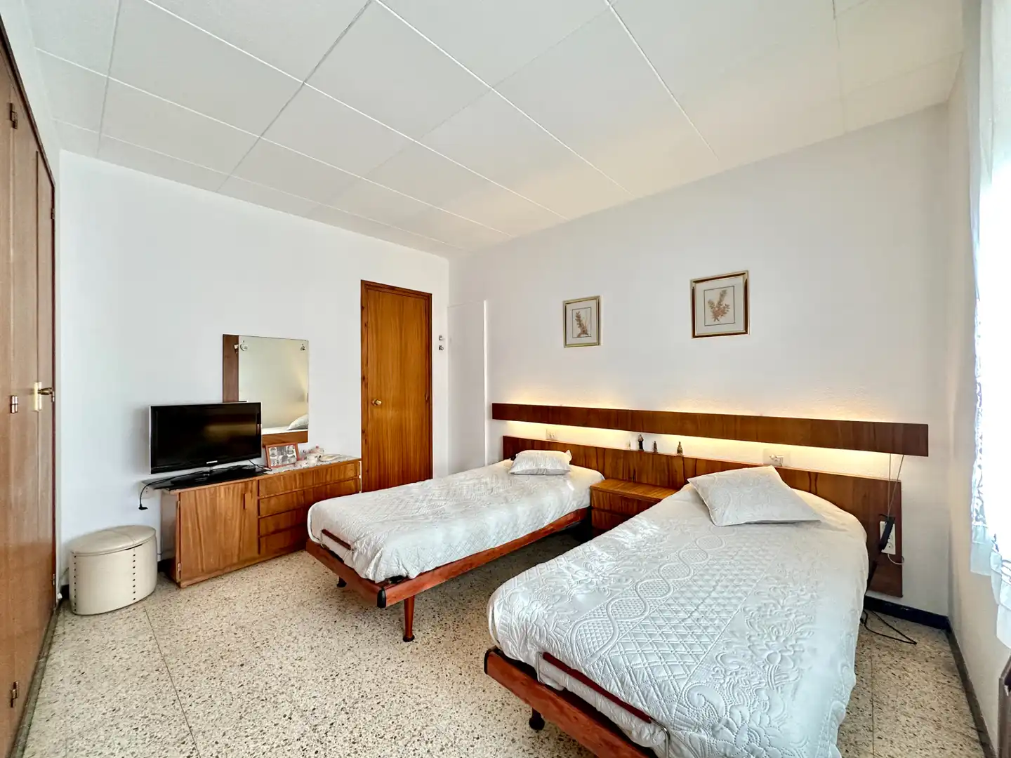Habitación de Casa adosada en venta en Manlleu con Calefacción, Jardín privado y Trastero