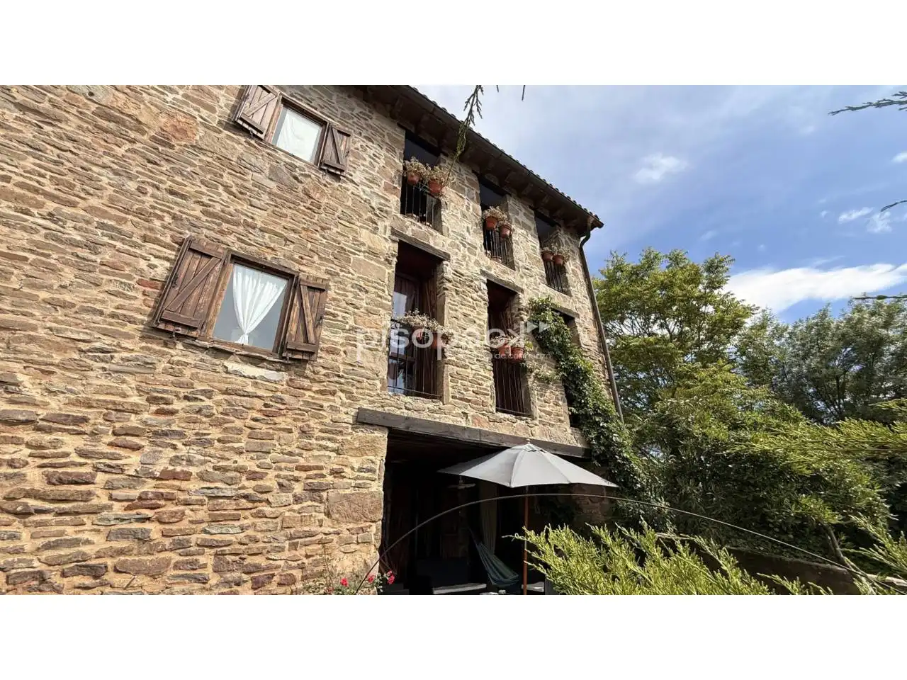 Vista exterior de Casa o xalet en venda en Undués de Lerda amb Calefacció, Jardí privat i Parquet