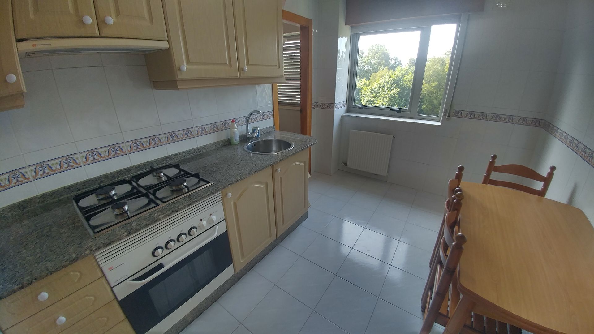 Cuina de Dúplex de lloguer en Brión amb Calefacció, Parquet i Traster