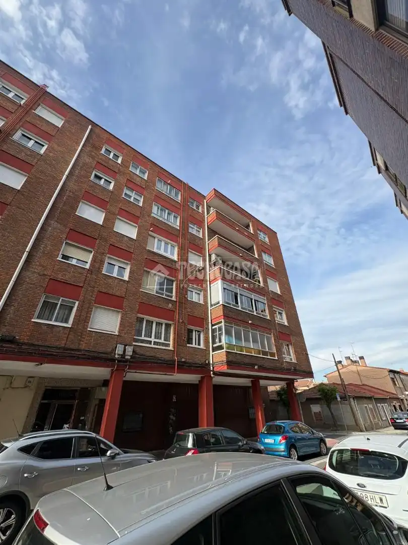 Vista exterior de Pis en venda en Valladolid amb Balcó