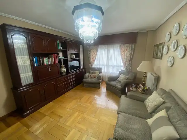 Wohnzimmer von Wohnung zum Verkauf in Vigo  mit Heizung, Parkett und Abstellraum
