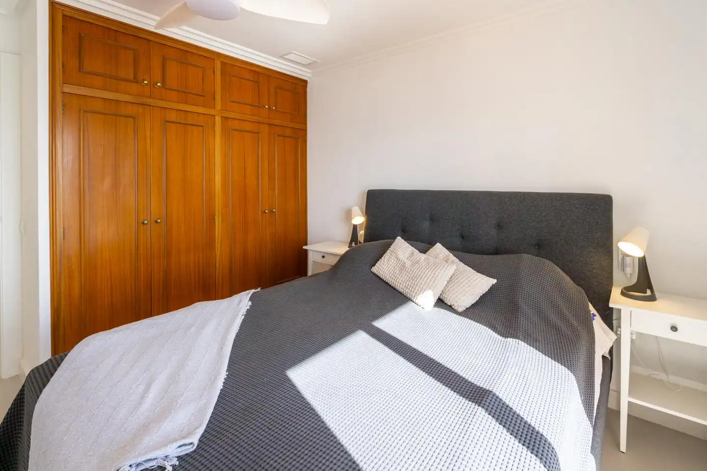 Schlafzimmer von Wohnung zum Verkauf in Santa Pola mit Klimaanlage und Terrasse