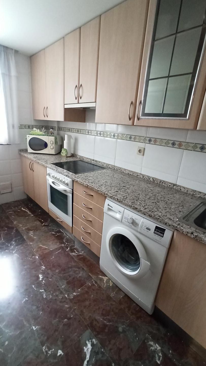 Cuina de Casa adosada en venda en  Zaragoza Capital amb Aire condicionat, Calefacció i Jardí privat