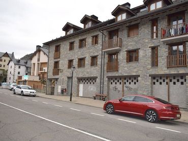Business premises for sale in Carretera Huesca a Francia 4