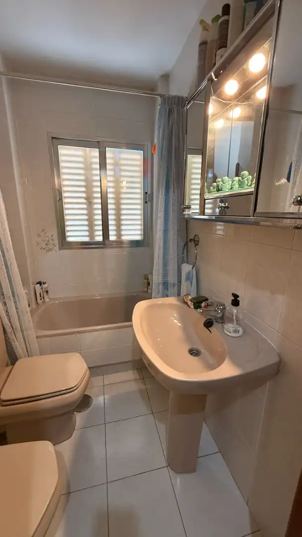 Baño de Piso en venta en Aldea del Fresno con Aire acondicionado, Terraza y Amueblado