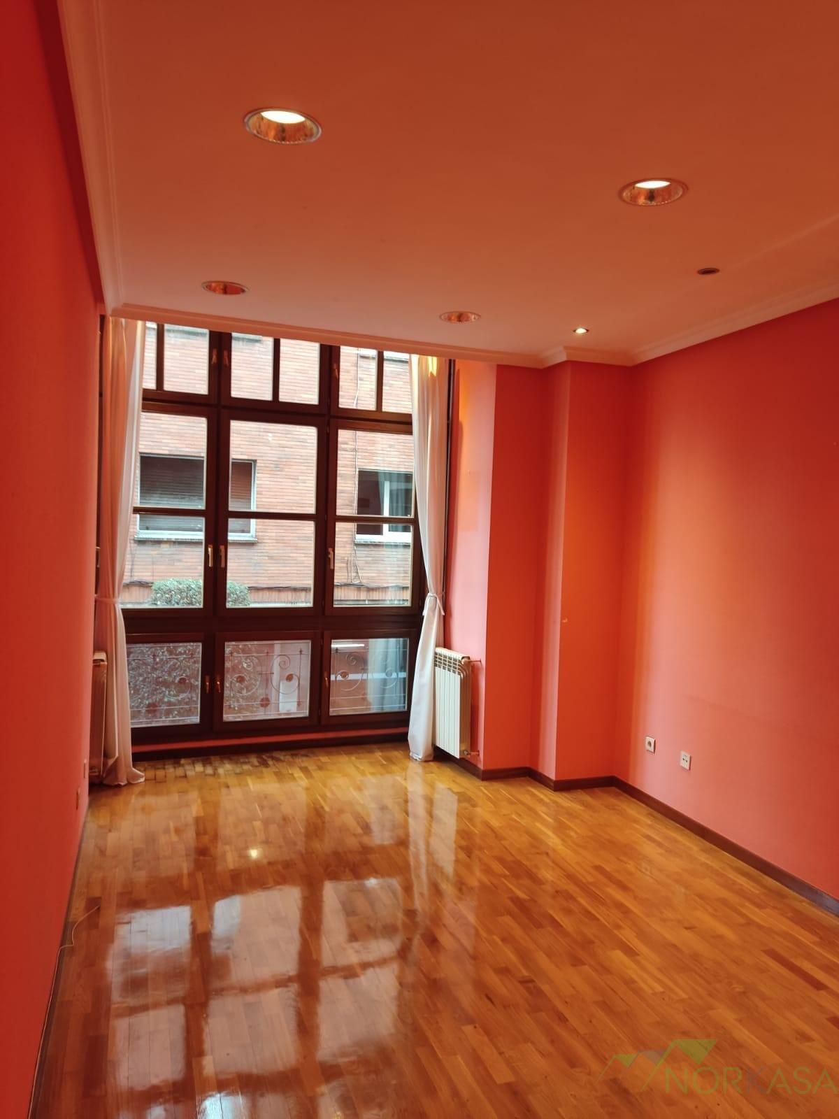 Bedroom of Apartment to rent in Oviedo   with Heating, Parquet flooring and Balcony