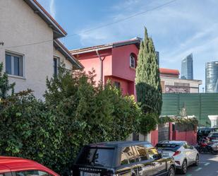 Vista exterior de Casa adosada en venda en  Madrid Capital amb Calefacció, Jardí privat i Terrassa