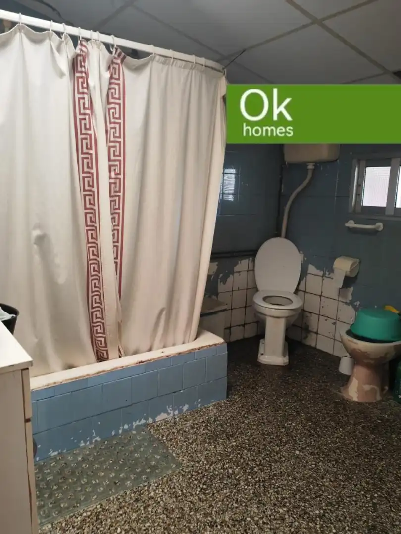 Bathroom of Detached homes for sale in Curtis  with Private garden, Swimming Pool and Furnished