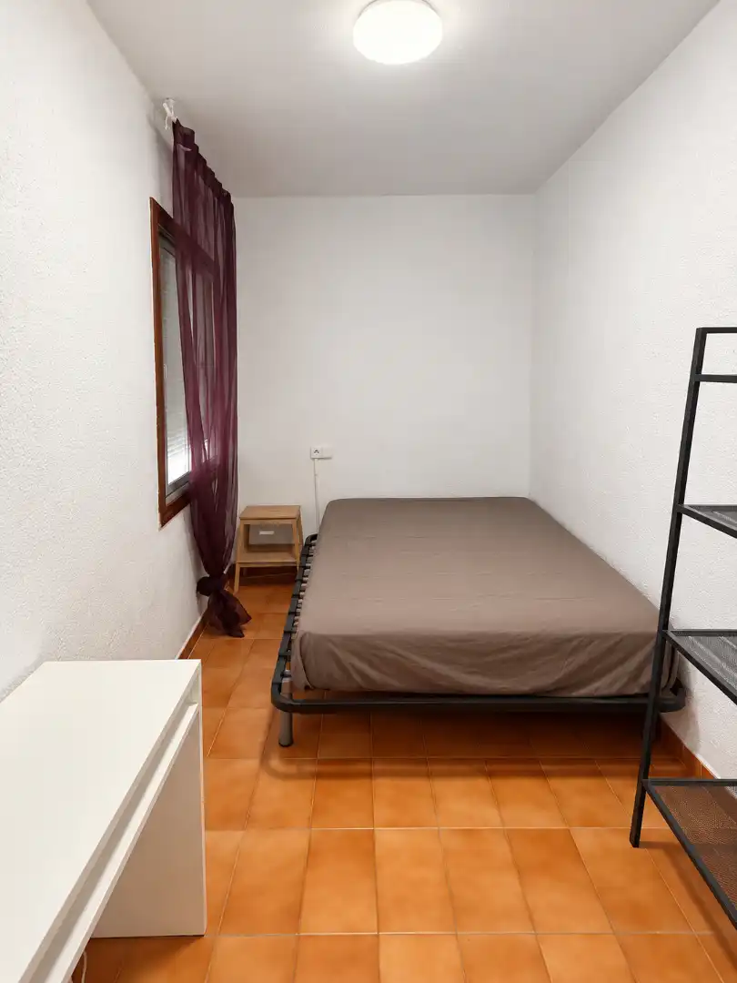 Dormitori de Pis en venda en Cerdanyola del Vallès amb Moblat i Balcó