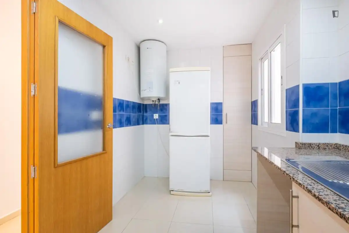 Cuina de Apartament per a compartir en Alicante / Alacant amb Moblat, Forn i Rentadora