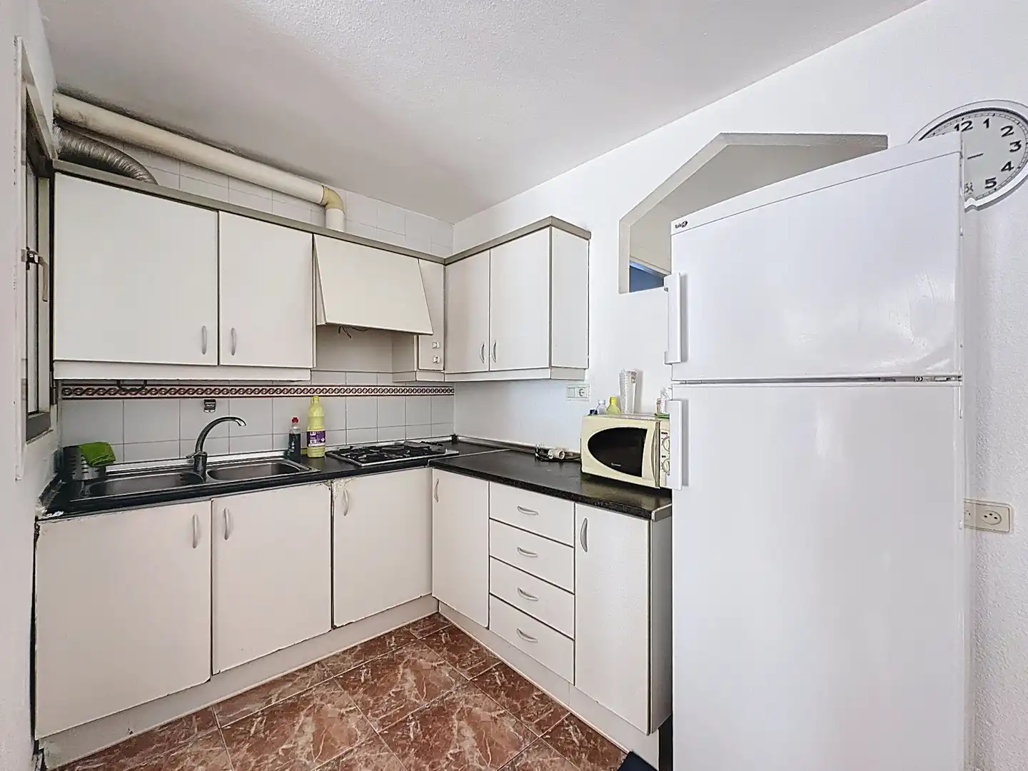 Cocina de Apartamento en venta en Roquetas de Mar con Jardín privado, Terraza y Amueblado