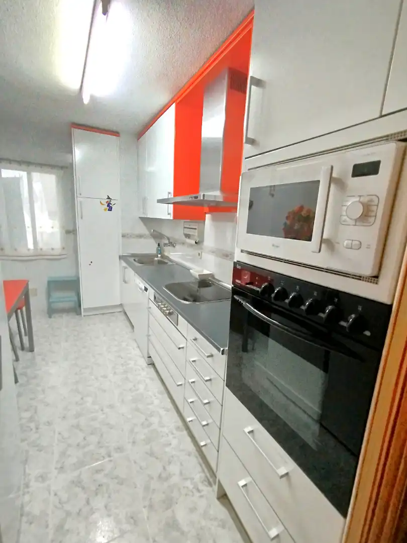 Küche von Wohnung zum Verkauf in Móstoles mit Klimaanlage, Heizung und Privatgarten