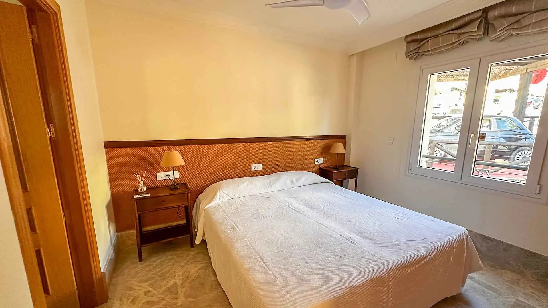 Habitación de Casa adosada de alquiler en Marbella con Aire acondicionado, Jardín privado y Terraza