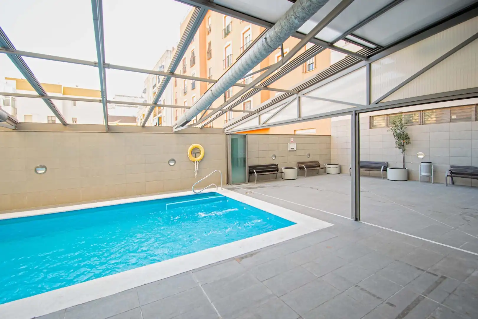 Piscina de Pis en venda en Sevilla amb Aire condicionat, Calefacció i Piscina comunitària