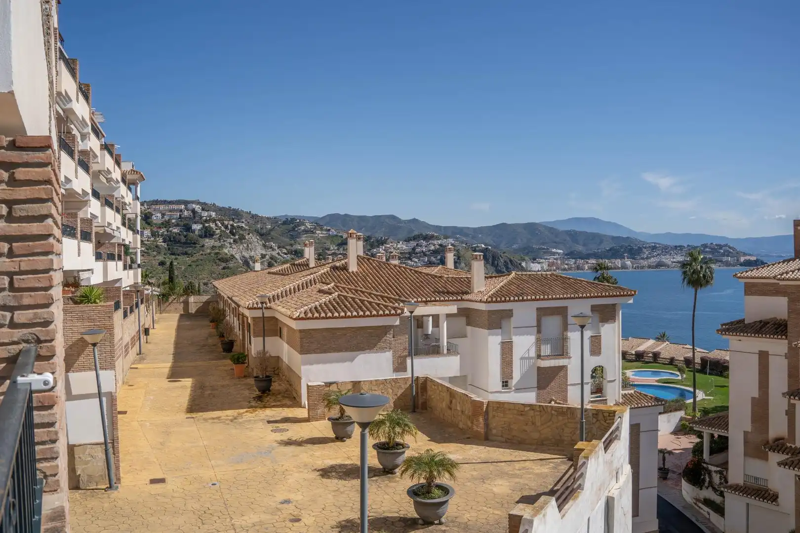 Vista exterior de Apartamento en venta en Almuñécar con Jardín privado, Terraza y Piscina comunitaria