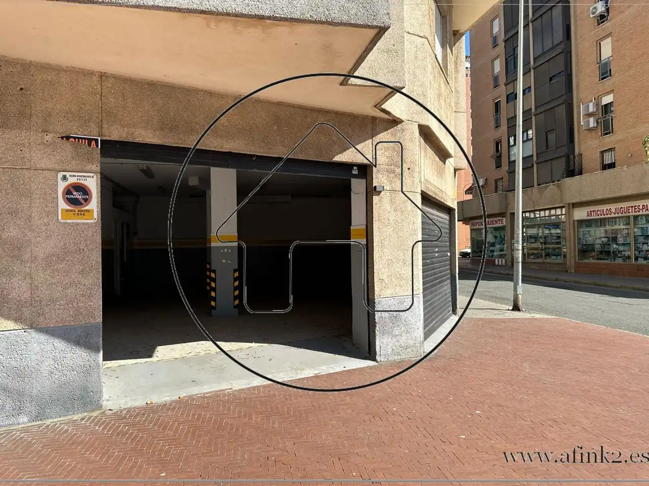 Local comercial en alquiler en Avenida de Cristóbal Colón Esquina Escultor León Ortega, imagen 2