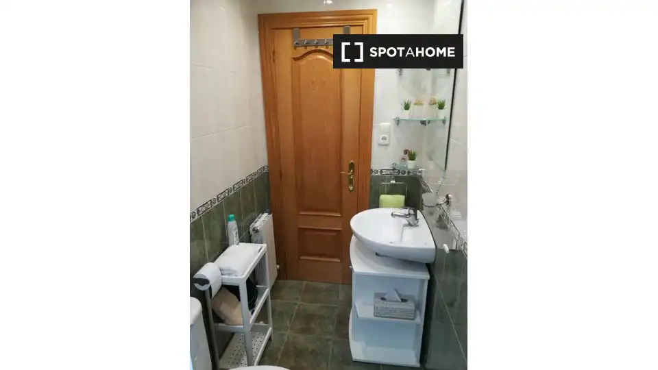 Baño de Piso de alquiler en Zaragoza con Aire acondicionado, Calefacción y Amueblado