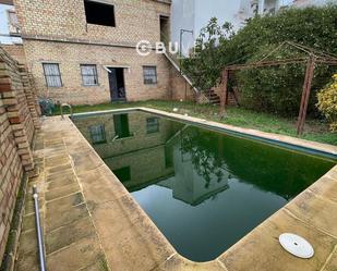 Piscina de Casa adosada en venda en Gerena amb Terrassa, Traster i Piscina