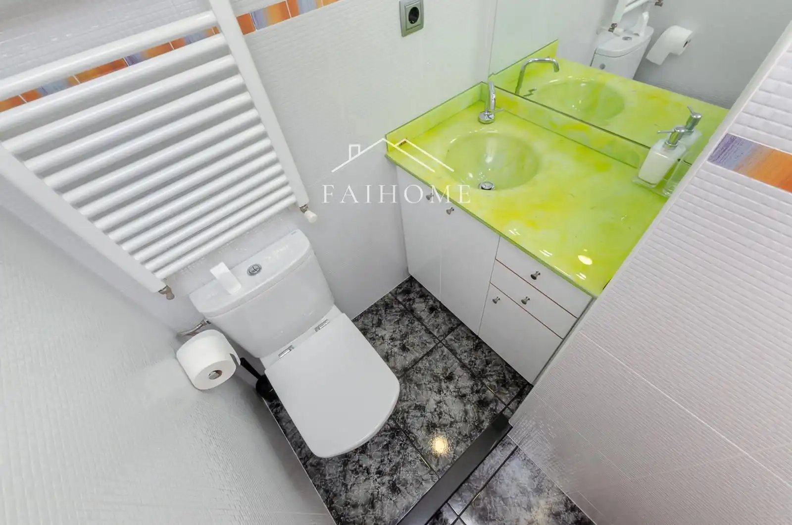 Baño de Piso en venta en Badalona con Aire acondicionado, Calefacción y Terraza